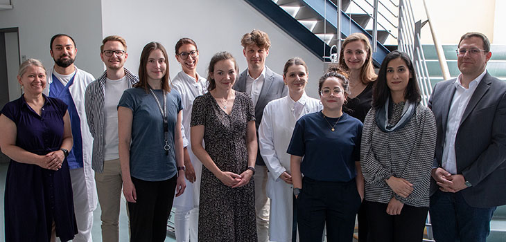 The sponsored young scientists of the MED-4-SCIENCE Academy together with the Vice Dean for Junior Staff Development and Equal Opportunities and the Vice Dean for Research.